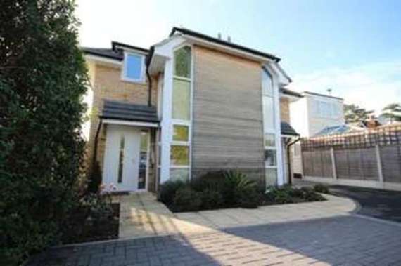 1 bedroom Detached f...